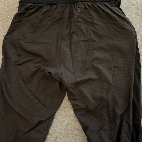 lululemon joggers - Picture 2 of 3